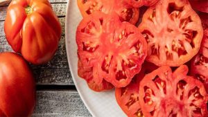 پس زمینه گوجه فرنگی بیف استیک